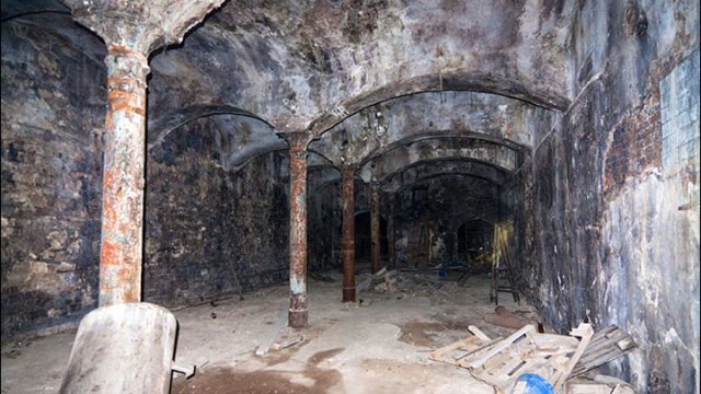 Země: Území záhad – Tajemstvi carskych podzemnich chodeb -dokument