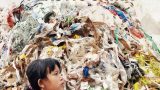 Život na hromadě plastů / Plastová Čína -dokument